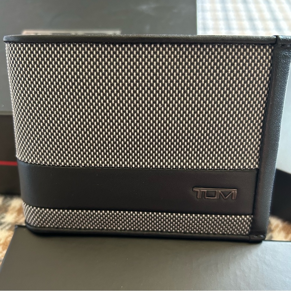 TUMI Meteor Grey Wallet